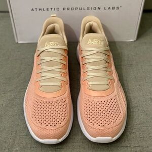 APL TechLoom Tracer Shoes – Blush/Beach/White – Men's Size 8 – NIB